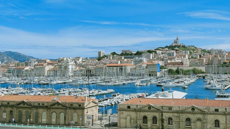 Prix VTC d'un VTC avec chauffeur privé pour visite touristique Marseille
