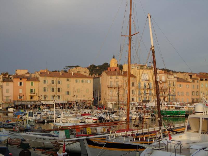 Voiture avec chauffeur sur St Tropez